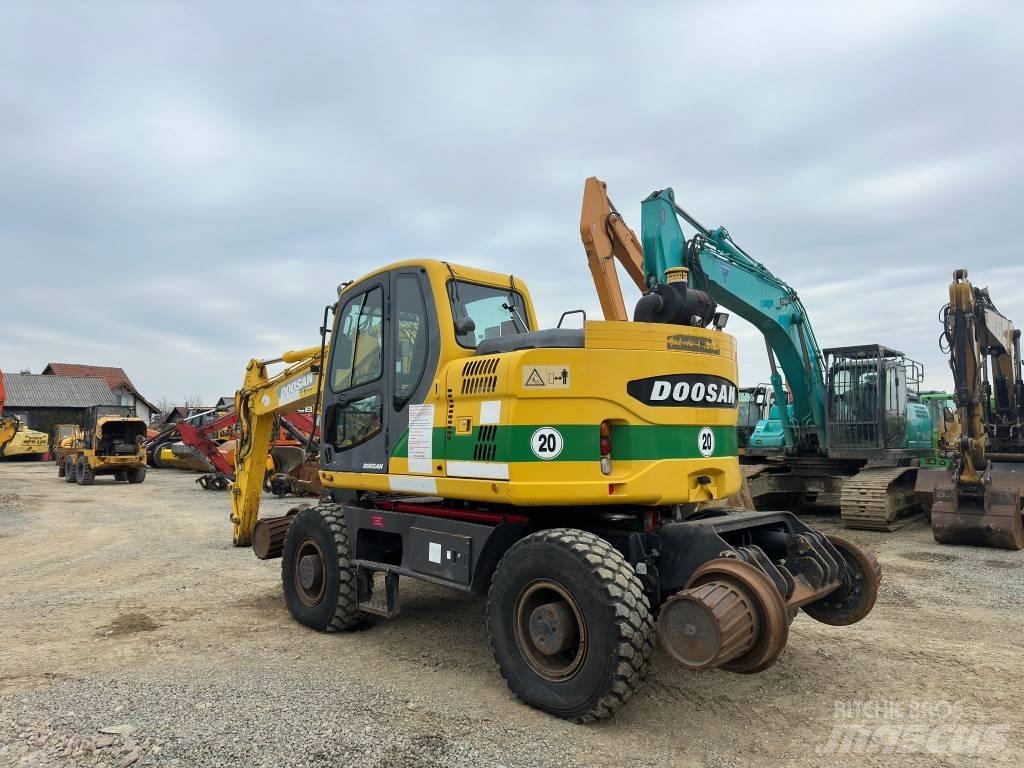 Doosan DX 160 WR Wheeled excavators