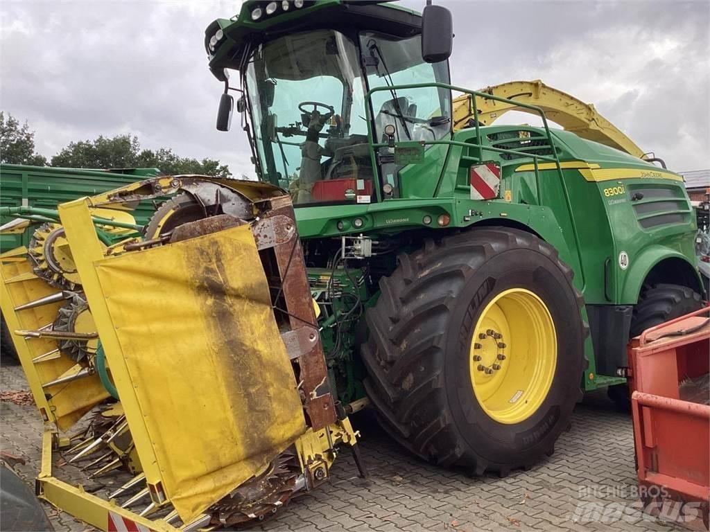 John Deere 8300 Forage harvesters