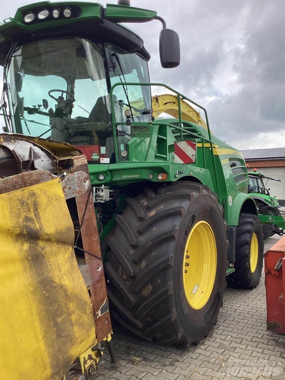 John Deere 8300 Forage harvesters