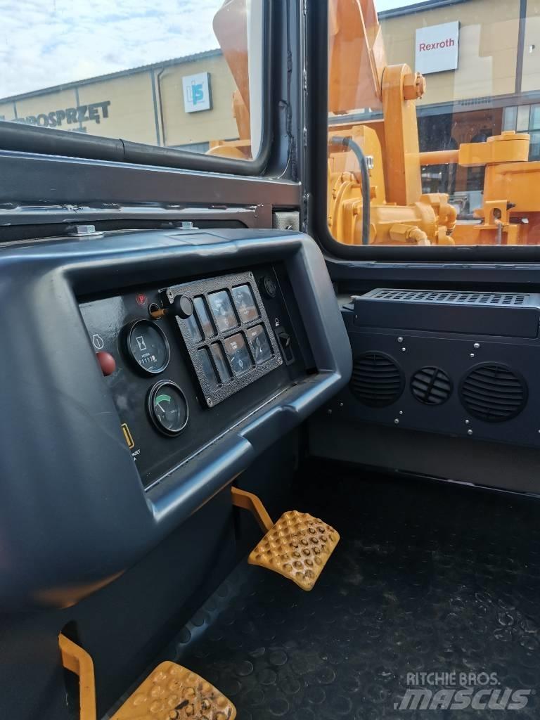 Dressta SB-60 Pipelayer dozers