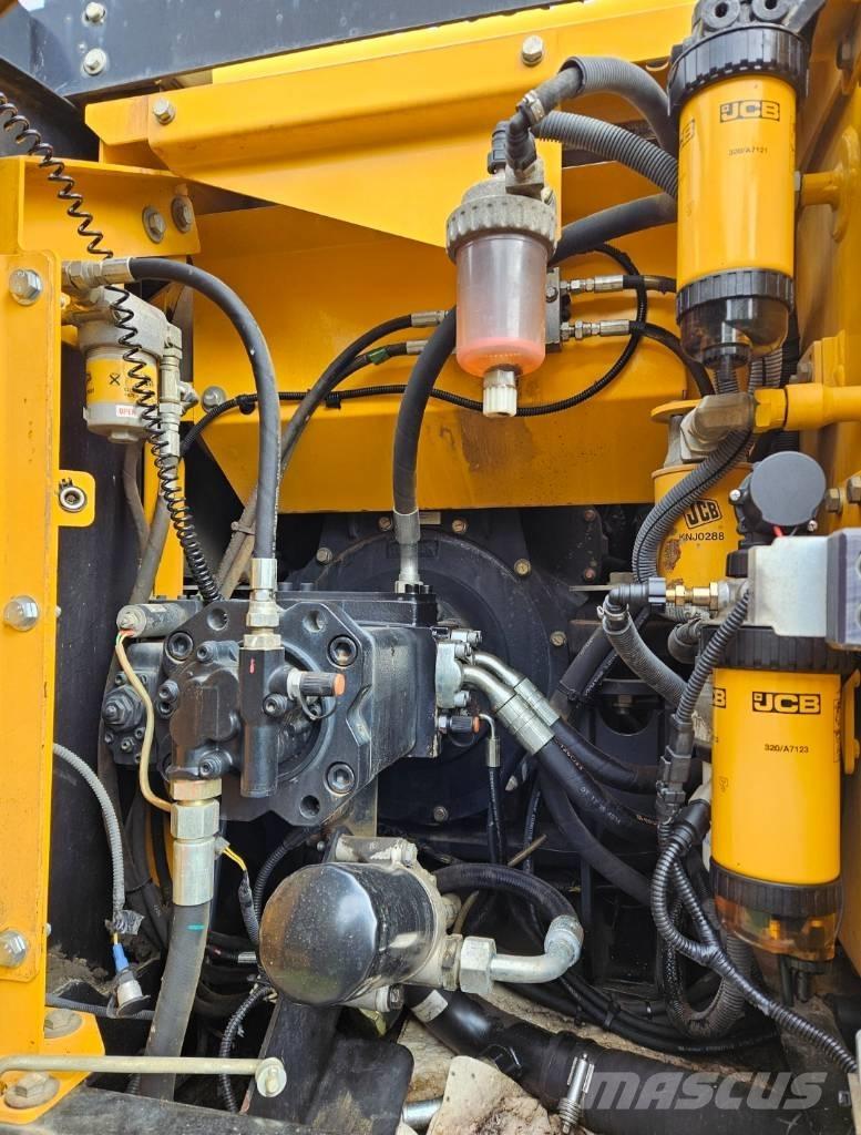 JCB JS 131 LC Crawler excavators