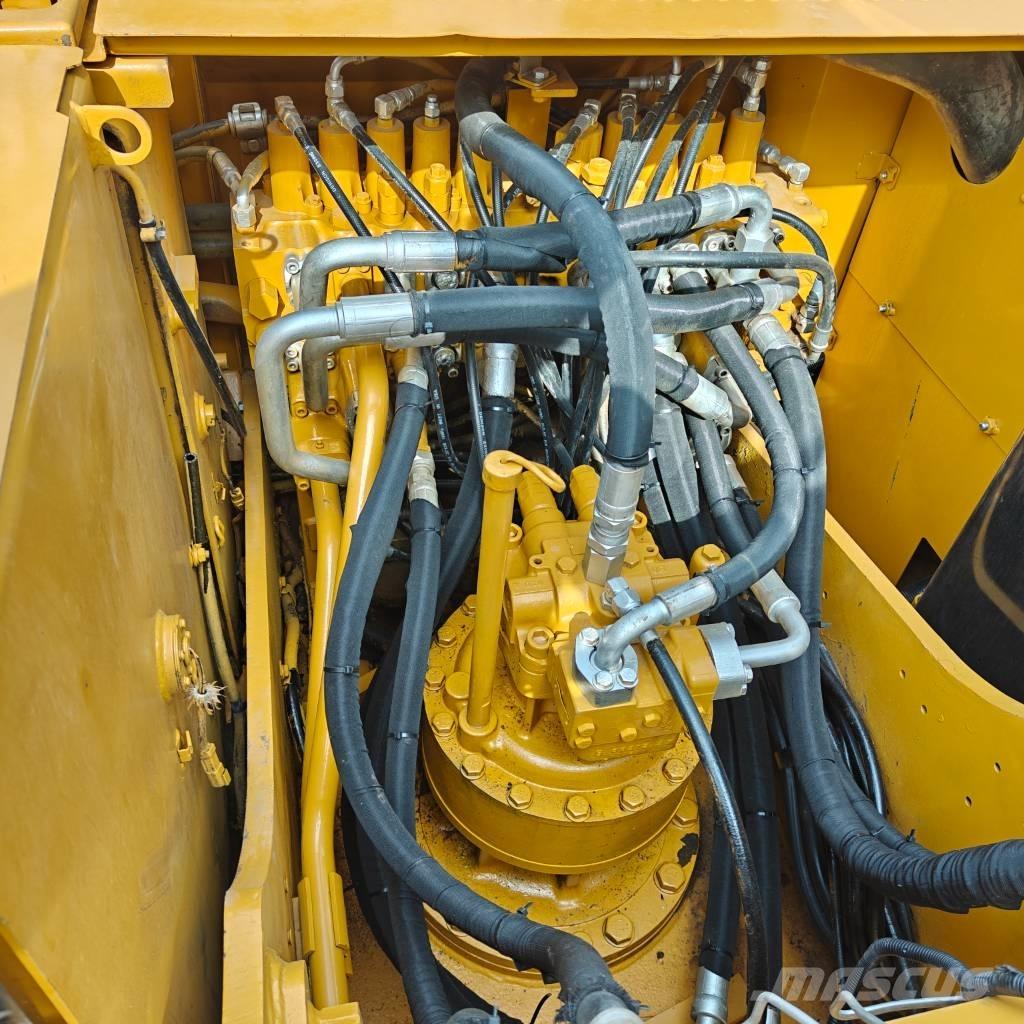 CAT 323 D L Crawler excavators