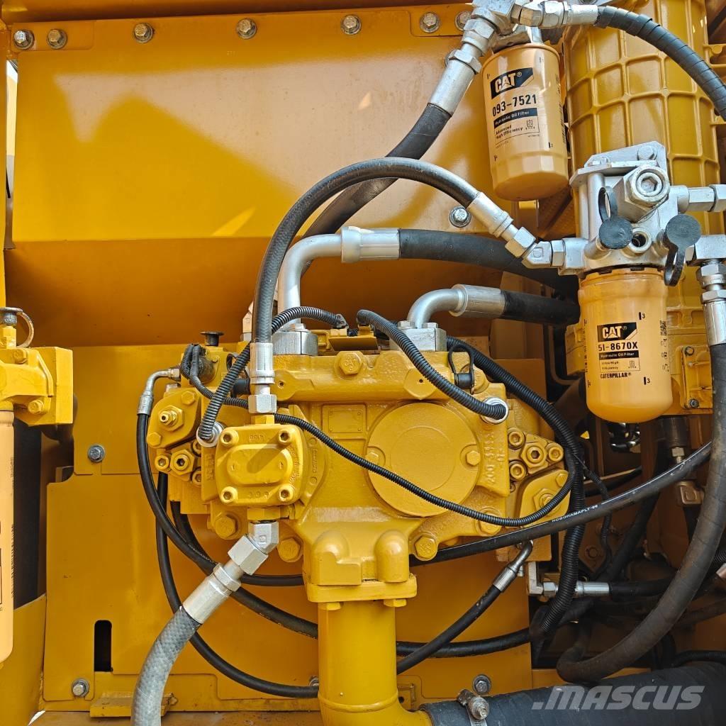 CAT 323 D L Crawler excavators