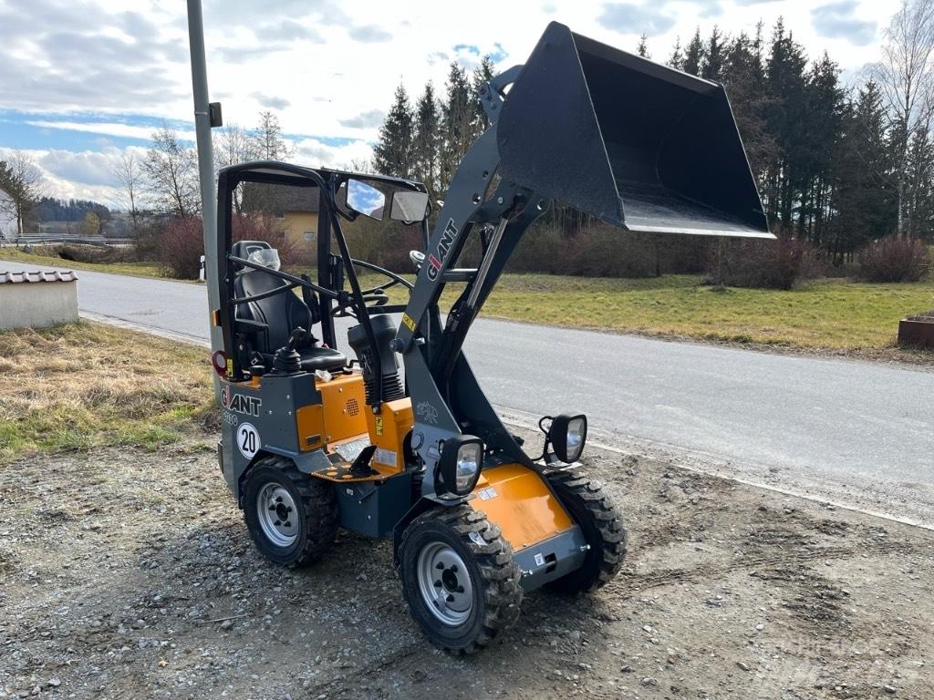 GiANT G 1200 Mini loaders