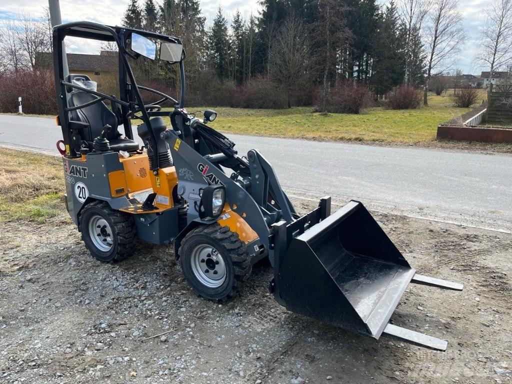GiANT G 1200 Mini loaders