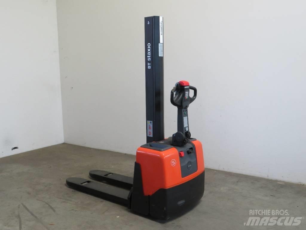 BT HWE 100 Pedestrian stacker