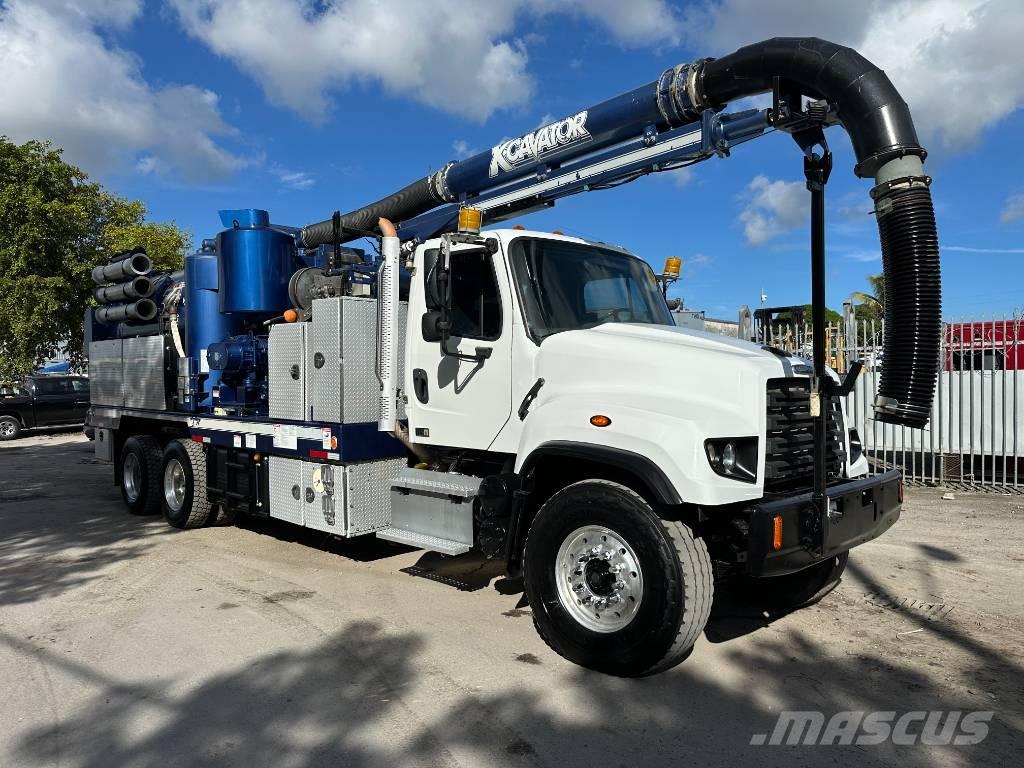 Freightliner 114 SD Commercial vehicle
