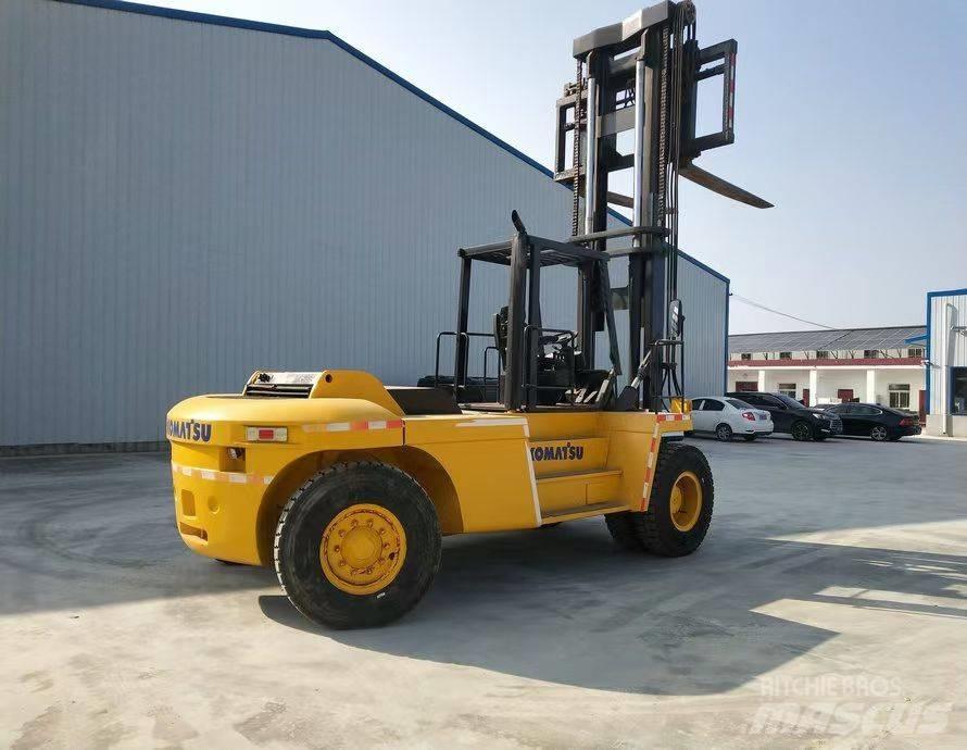 Komatsu FD 200 Diesel trucks