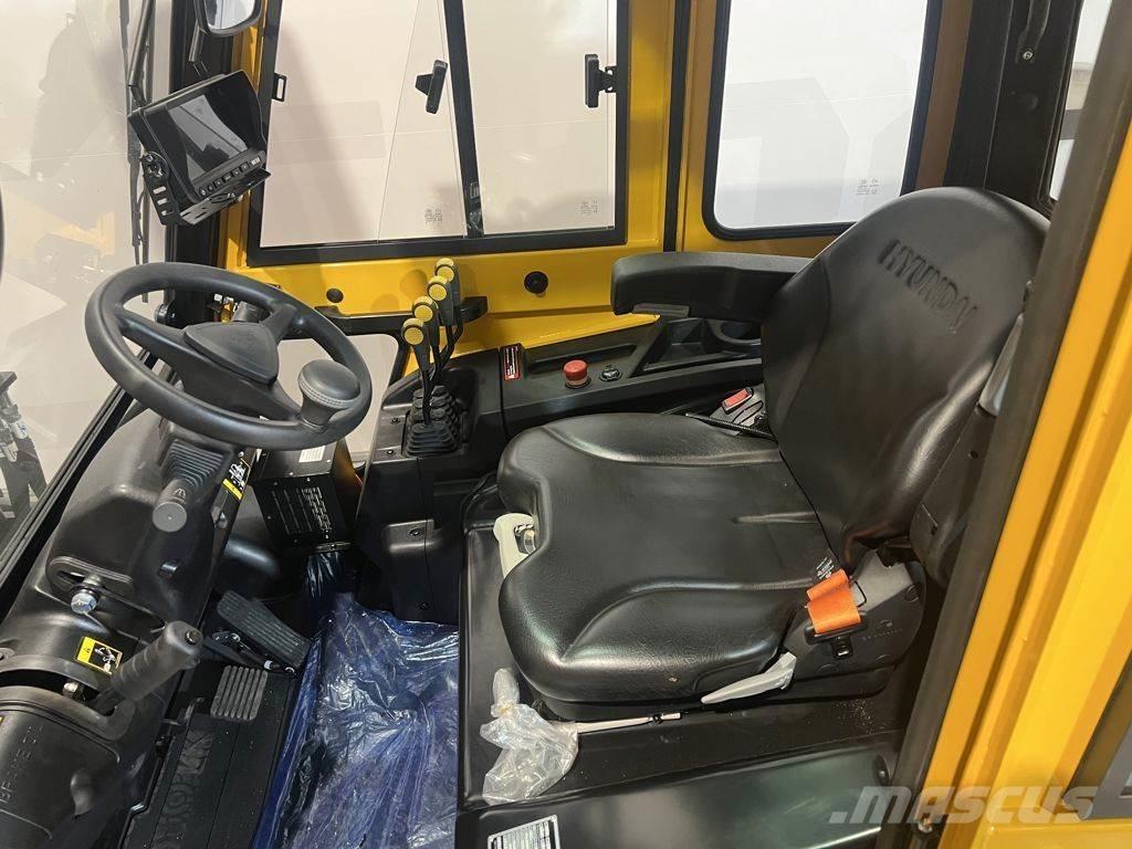 Hyundai 35BE-X Electric forklift trucks