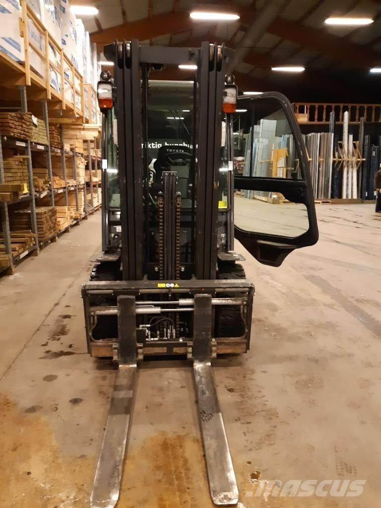 Toyota 02-8FDF30 Diesel trucks