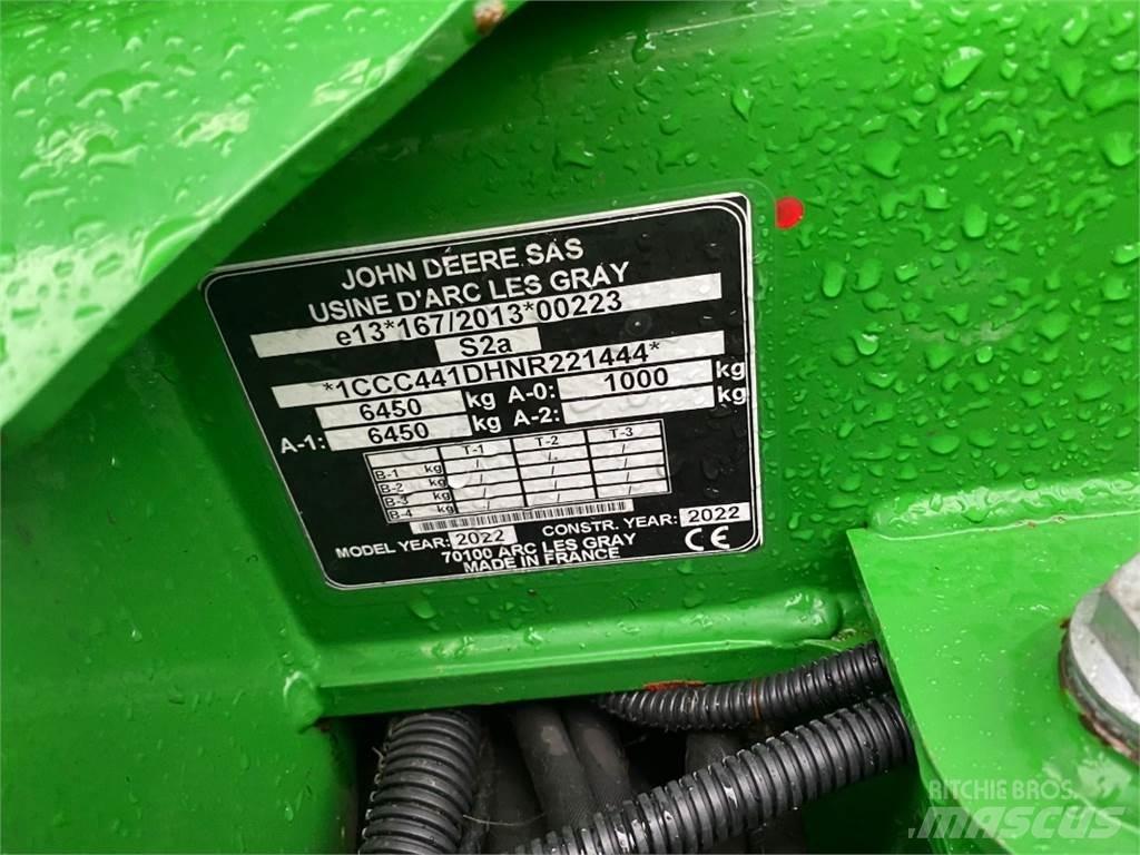John Deere C441R Farm machinery