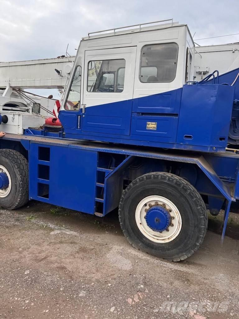 Tadano AR 300E Truck mounted cranes