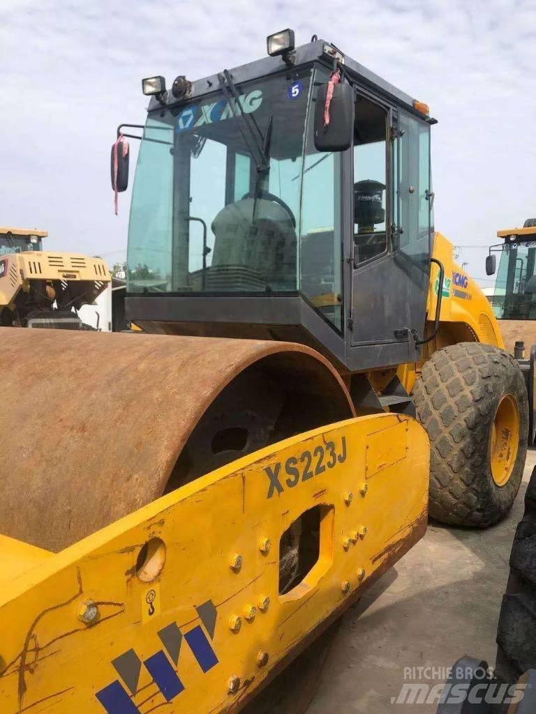 XCMG XS 223 J Single drum rollers