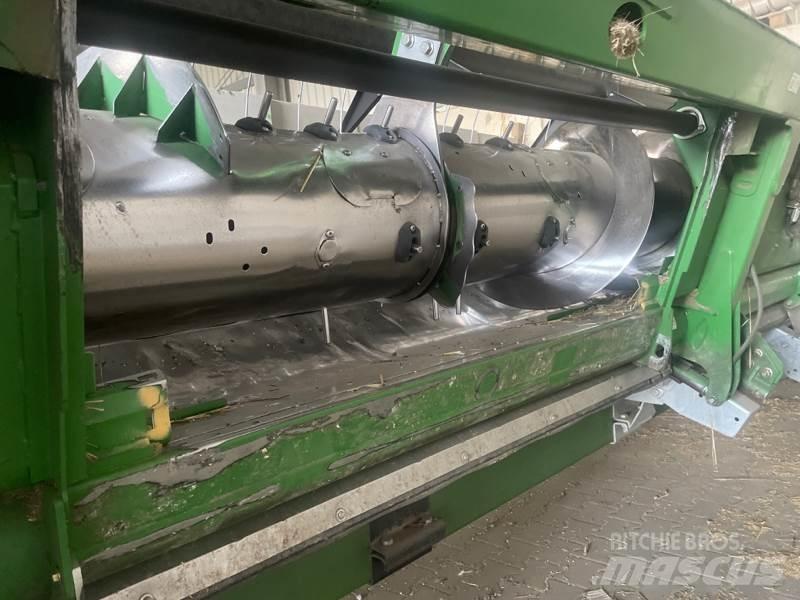 John Deere 635 X Harvester heads