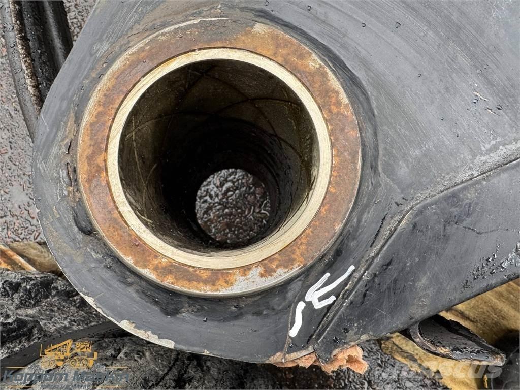 Komatsu 165F Loader cranes