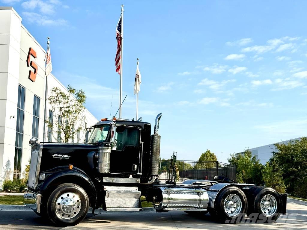 Kenworth W 900 Prime Movers