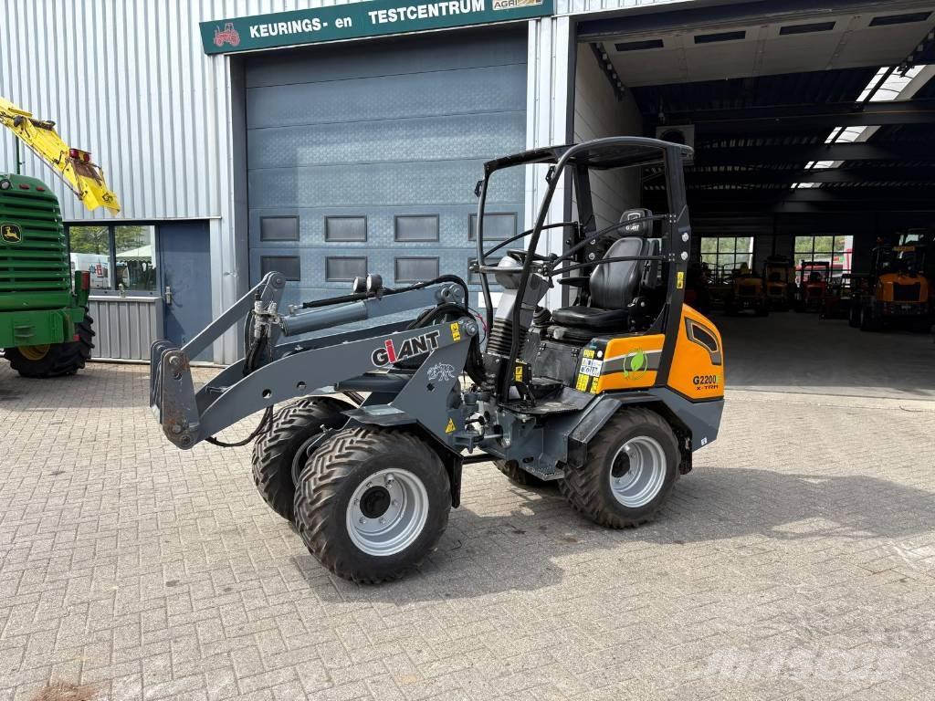 Giant G2200 E Xtra Mini loaders