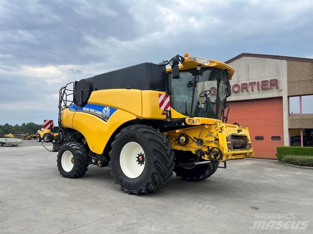 New Holland CR 9090 Combine harvesters