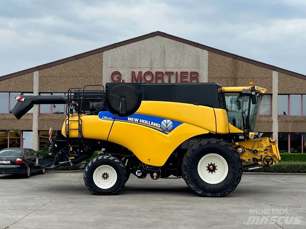 New Holland CR 9090 Combine harvesters