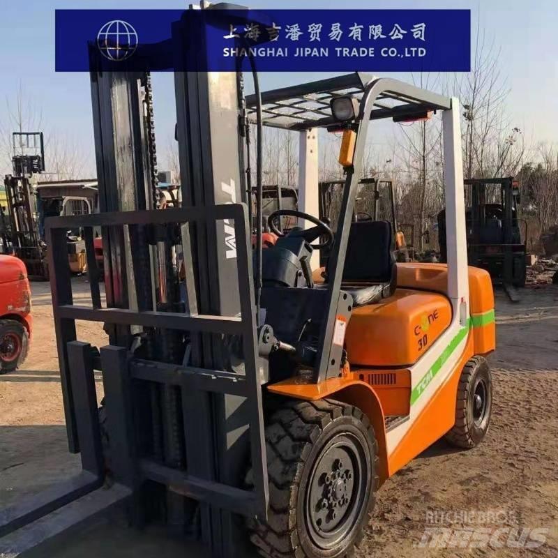 TCM 30 Diesel trucks