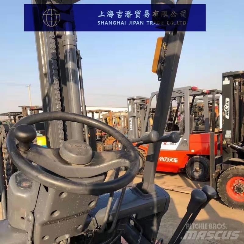 TCM 30 Diesel trucks
