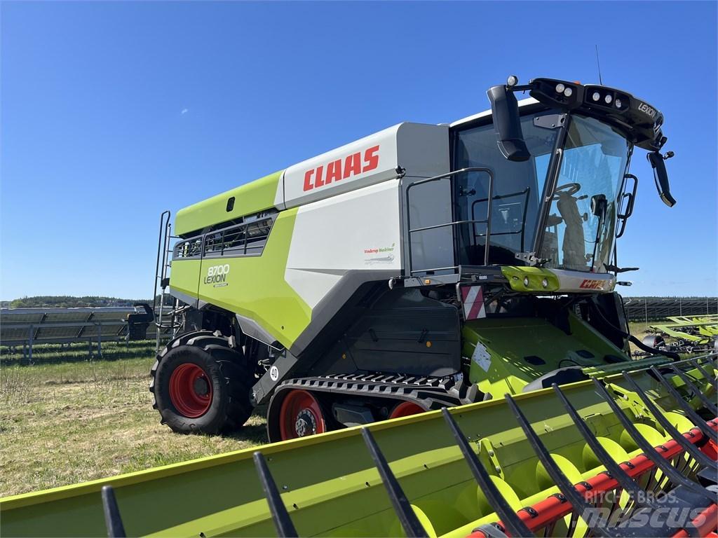 CLAAS Lexion 8700TT Combine harvesters