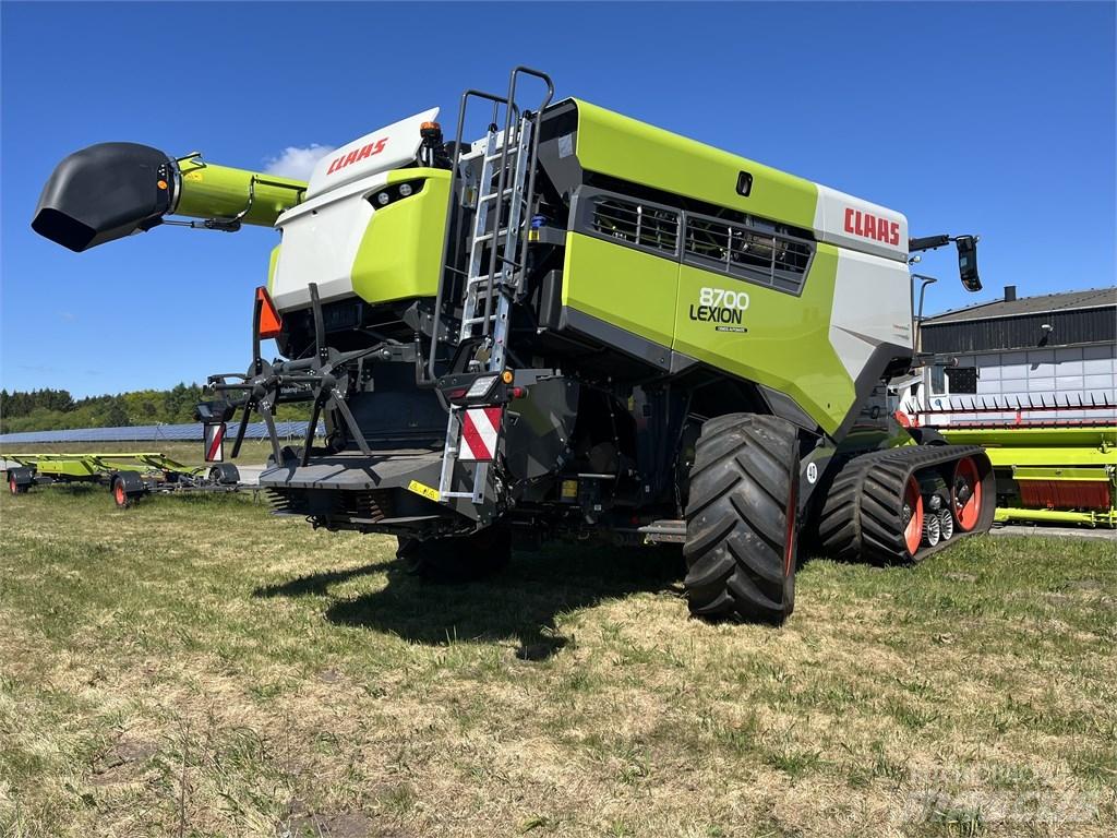 CLAAS Lexion 8700TT Combine harvesters