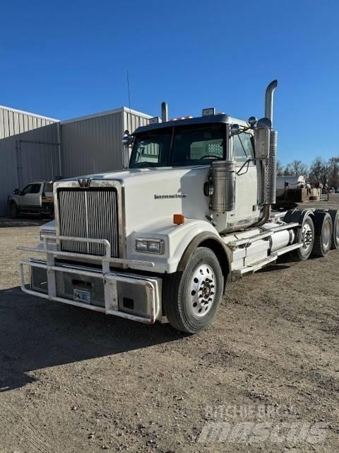 Western Star 4900 Prime Movers