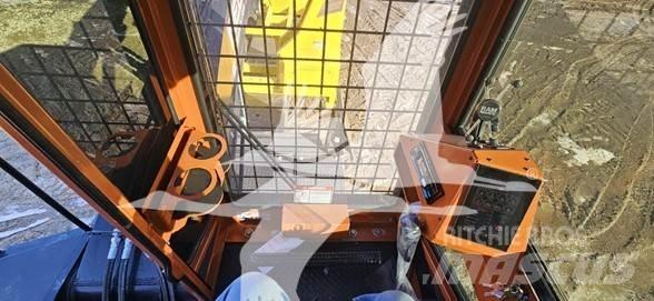 Barko 495B Knuckle boom loaders