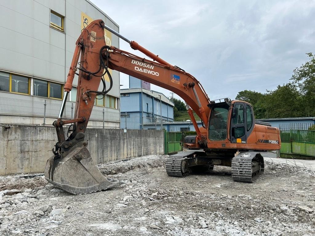 Doosan DX 255 LC Crawler excavators