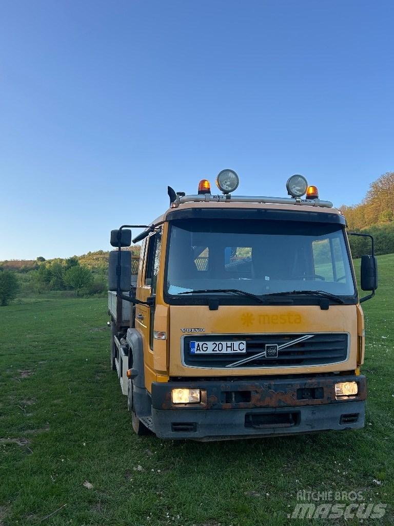 Volvo FL 6 Truck mounted cranes