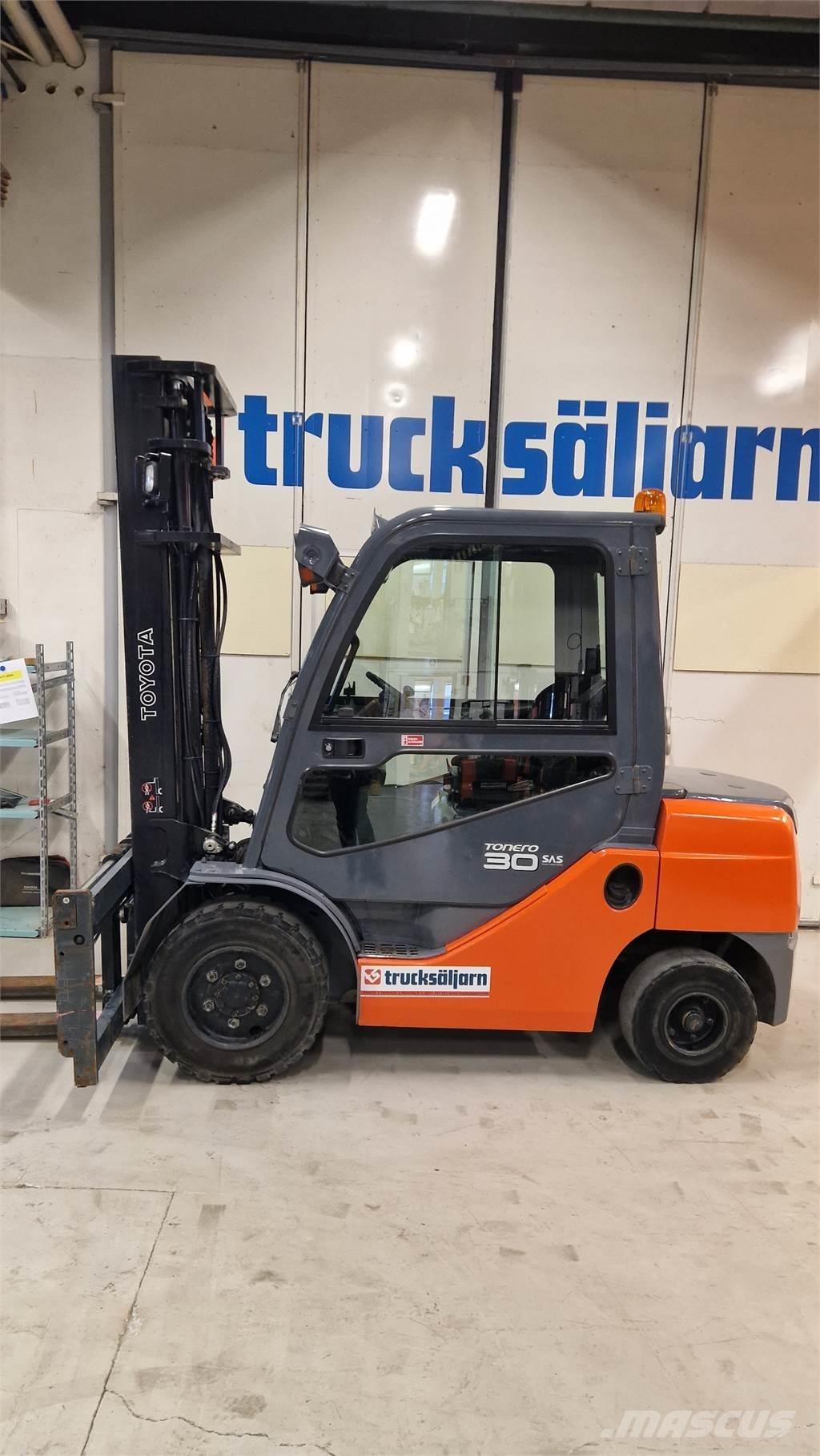 Toyota 8FDF30 Diesel trucks