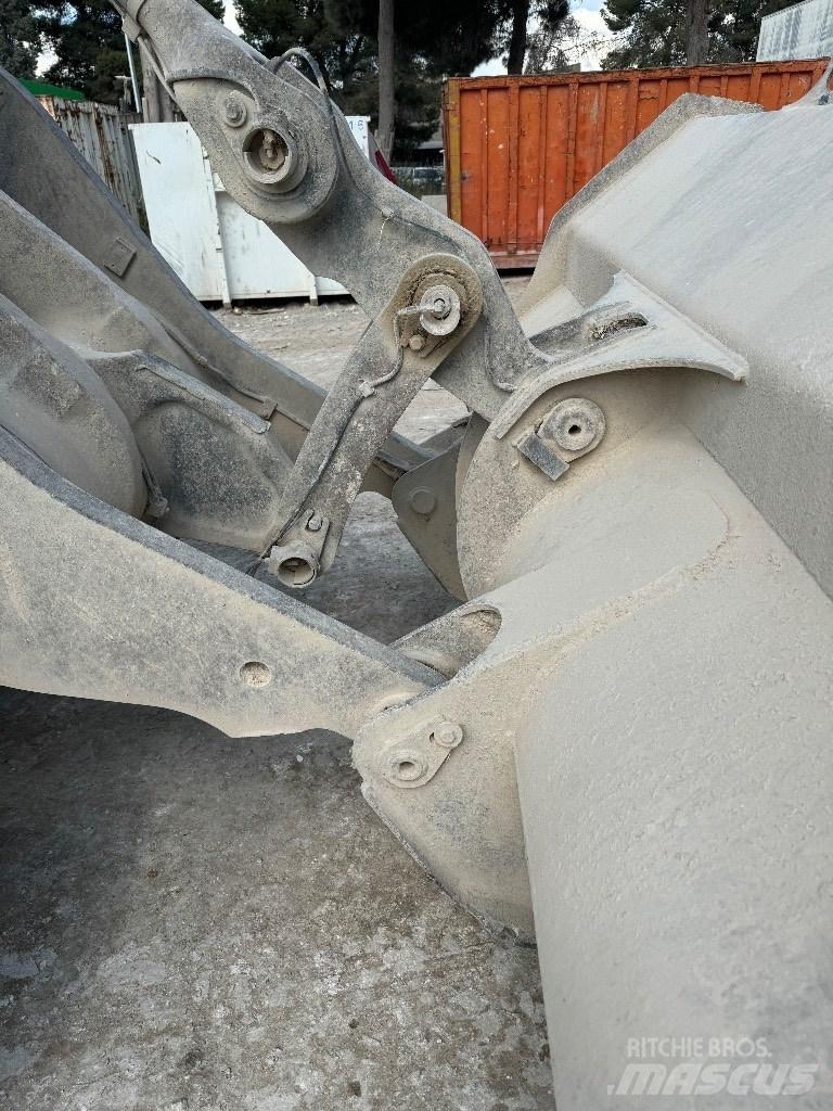 Volvo L 120 F Wheel loaders