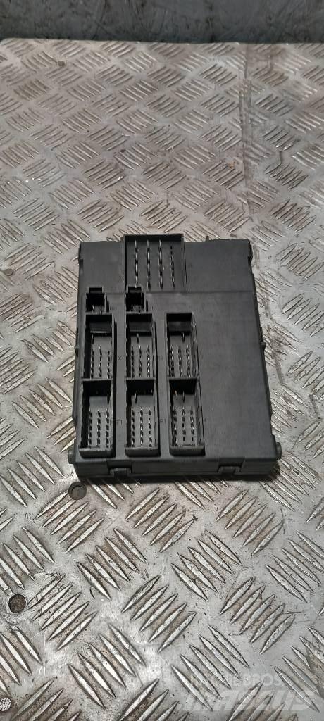 MAN TGX 18.440 Electronics