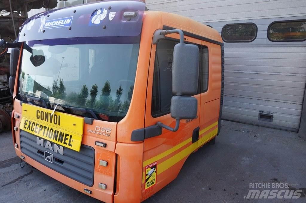 MAN F99L34 TGA Cabins and interior