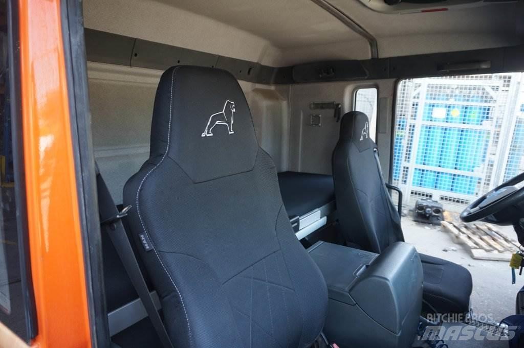 MAN F99L34 TGA Cabins and interior
