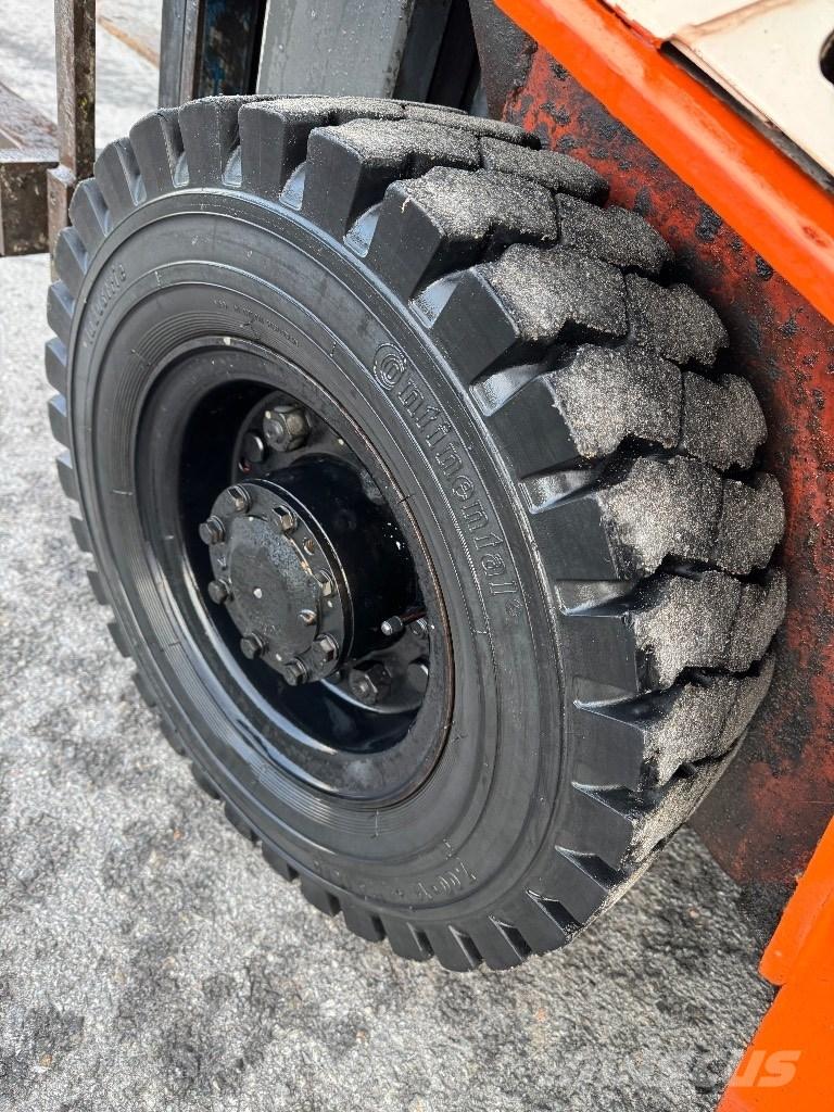 Nissan 25 LPG trucks