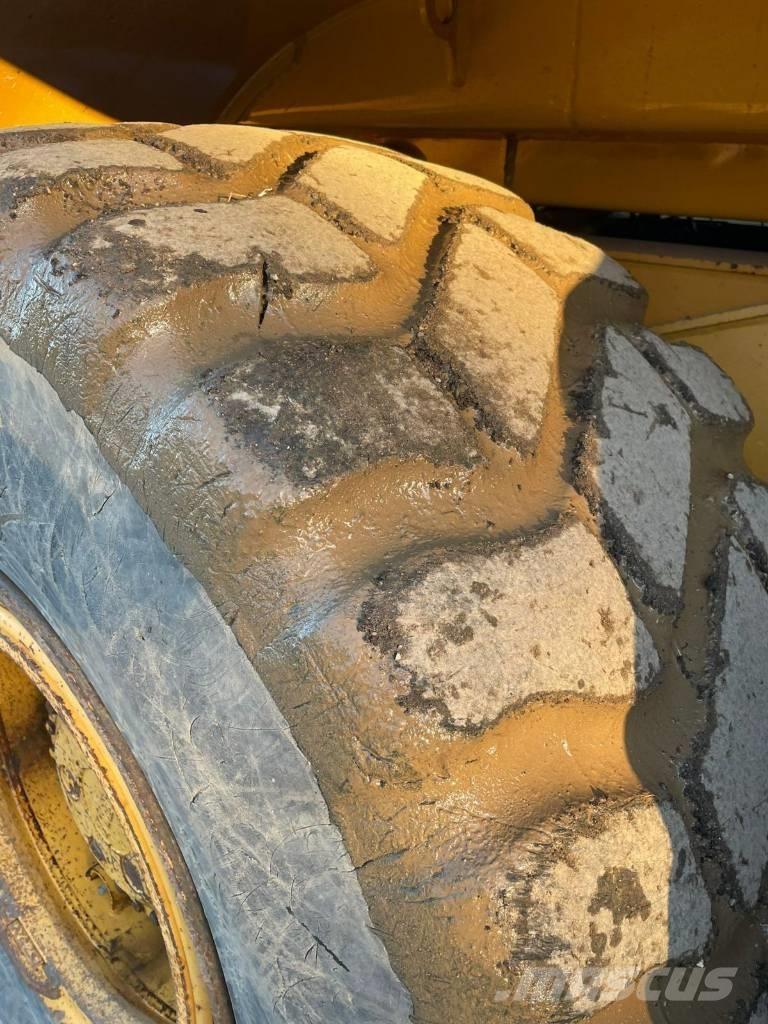 Bell B 30 E Articulated Haulers