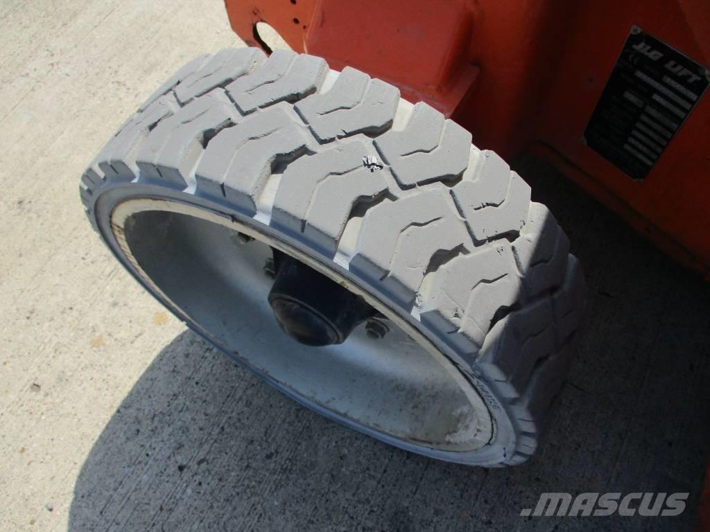 JLG E 400 AJPN (687) Compact self-propelled boom lifts