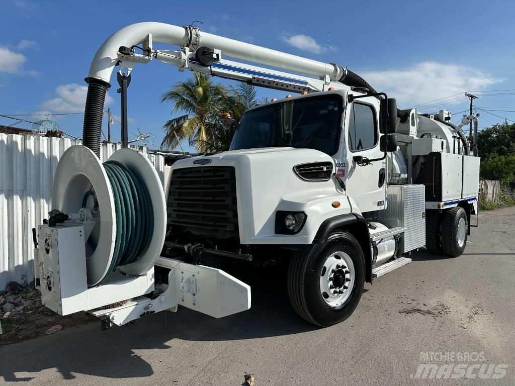 Freightliner 108 SD Commercial vehicle
