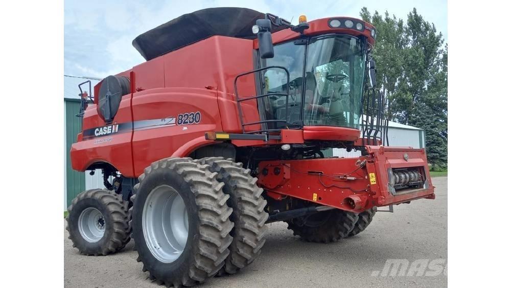 Case IH 8230 Combine harvesters