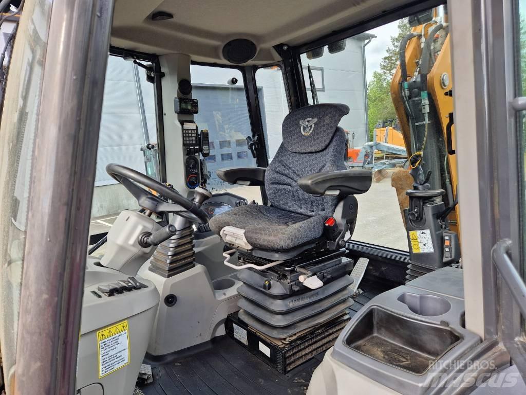 CASE 695 SV Backhoe