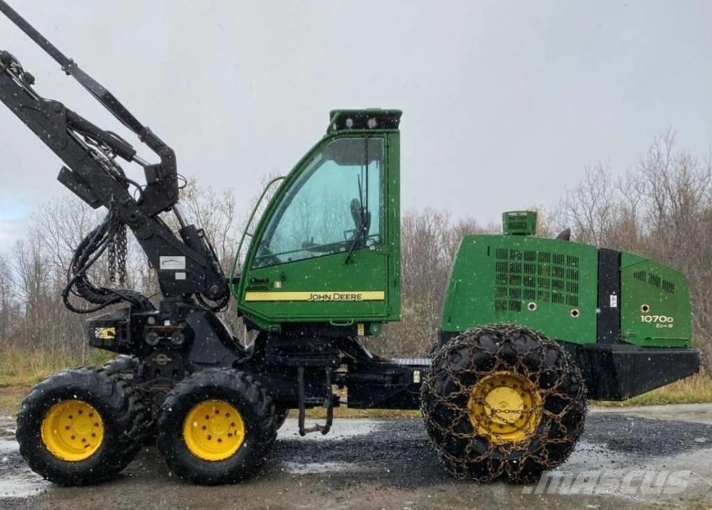 John Deere 1070 D Harvesters