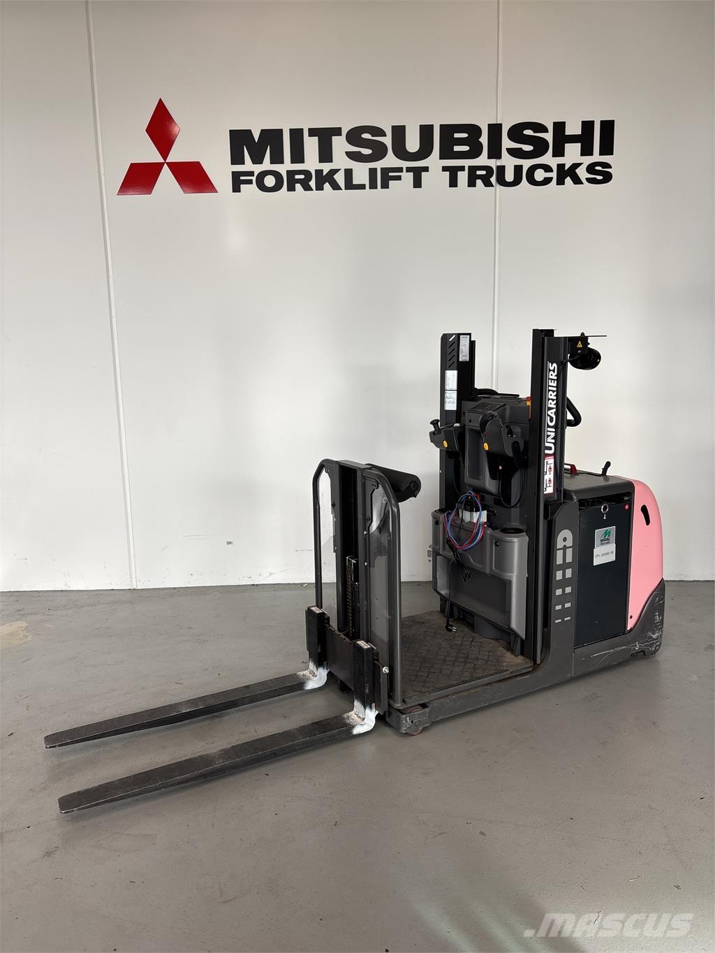 UniCarriers EPL100 Low lift order picker