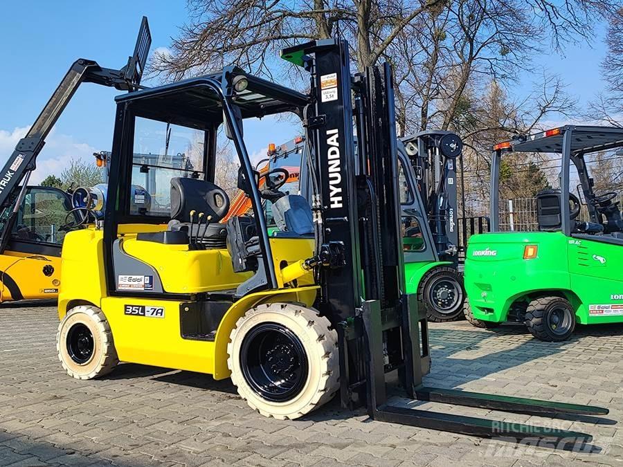 Hyundai 35L-7A LPG trucks