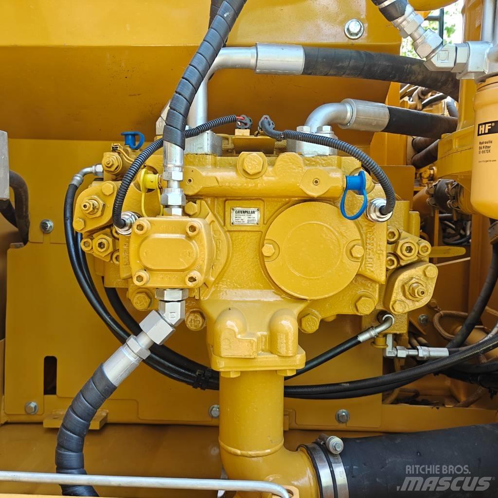 CAT 323D2L Crawler excavators