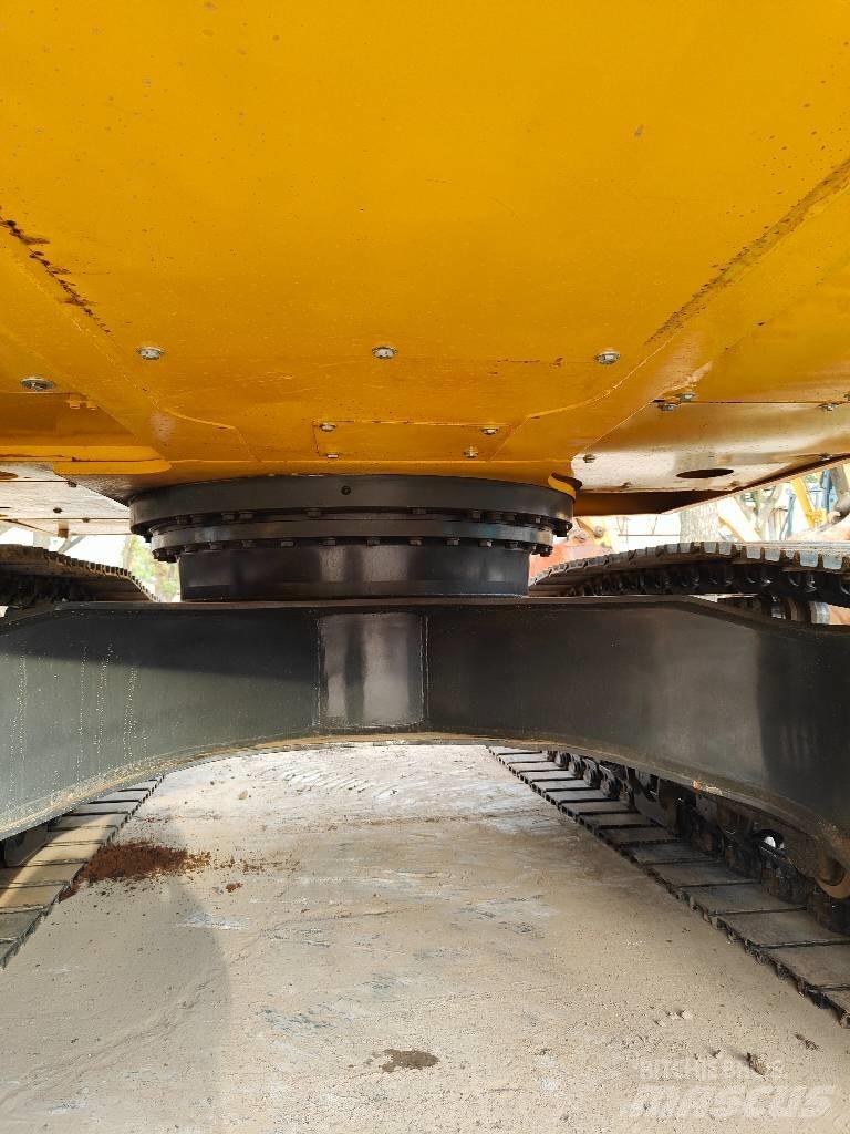 Komatsu PC200 Crawler excavators