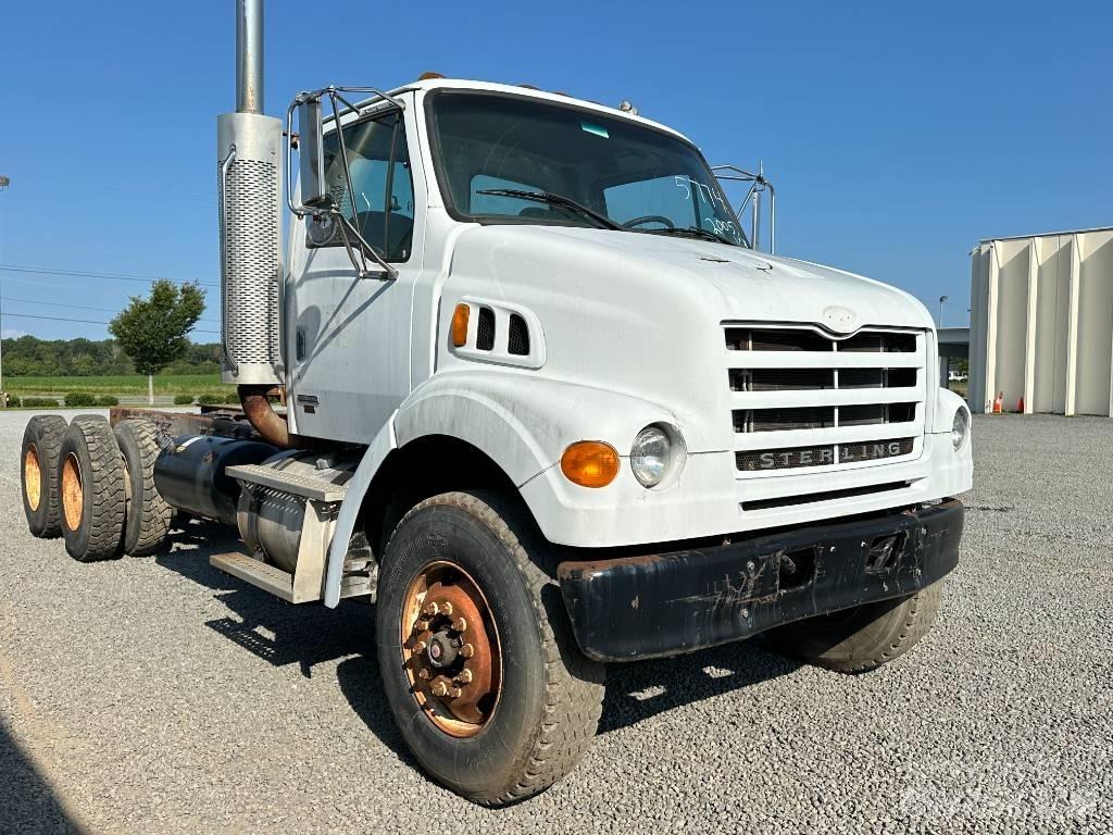 Sterling L 7500 Chassis Cab trucks