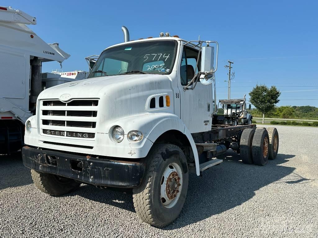 Sterling L 7500 Chassis Cab trucks