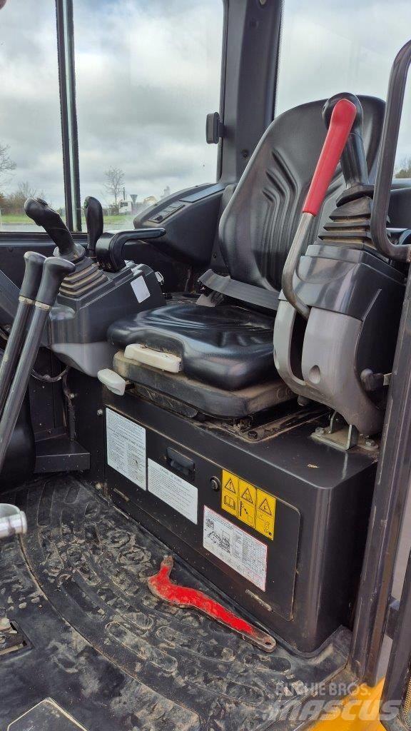 Kato HD 30V4 Backhoe